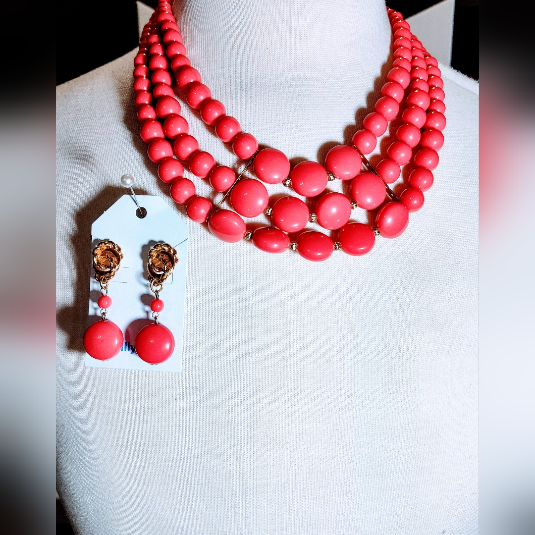 Elegant Coral Beaded Necklace And Earring Set Nwot 29$